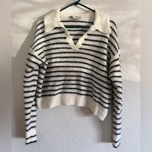 Everlane S soft Black and cream Striped V-Neck Sweater